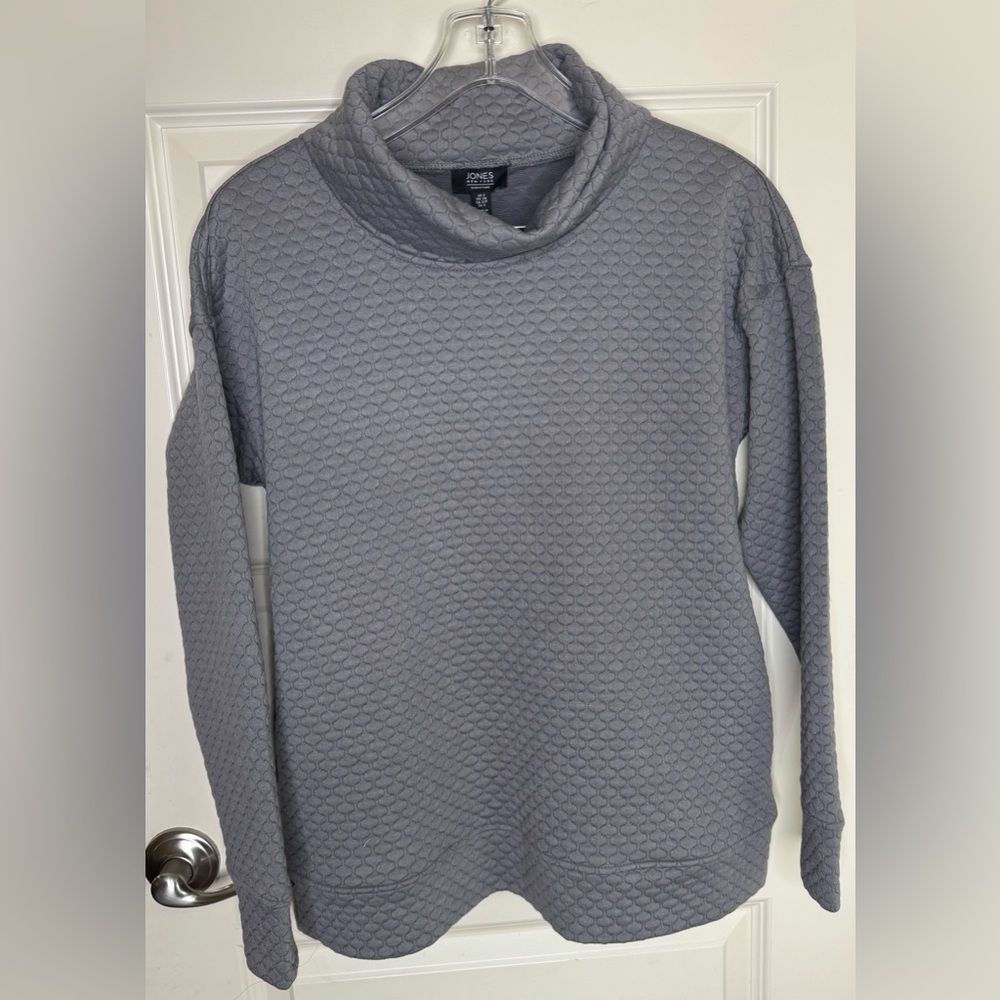 NWOT Jones New York Light Gray Quilted Top women’s S